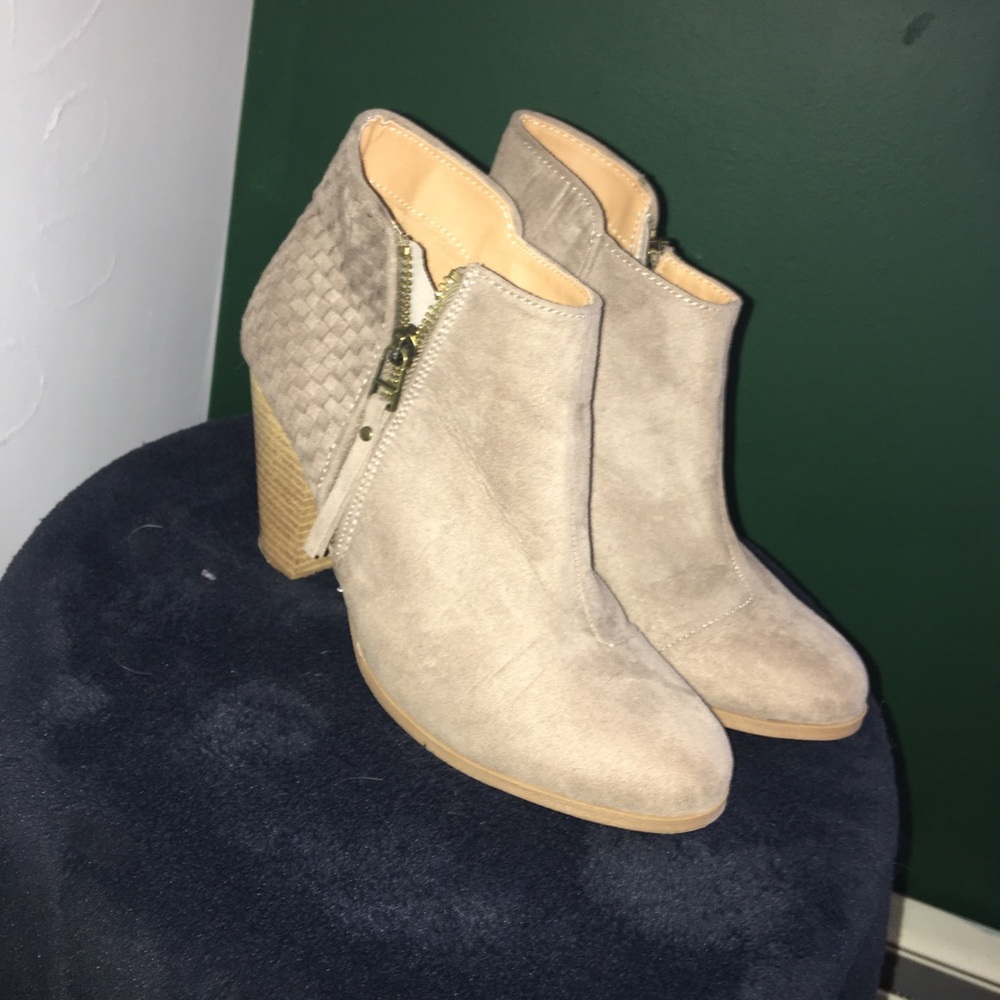 Brown casual heels